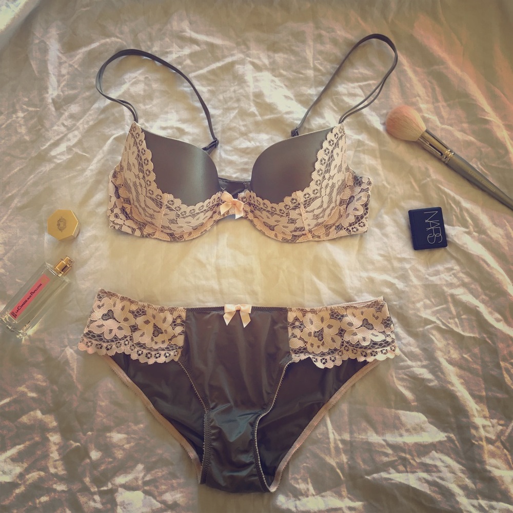 VS Bra and Bikini Set 💐 36B bra / M panties